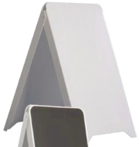 Plastično A stojalo v beli barvi.